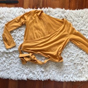 MISSGUIDED: Mustard Tie front crop top